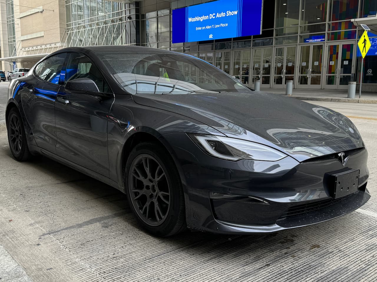 Tesla Model S - View 2